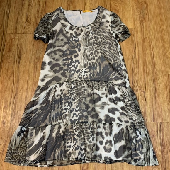 Alice + Olivia 100% Silk Animal Print Ruffle Mini Dress - Picture 3 of 12